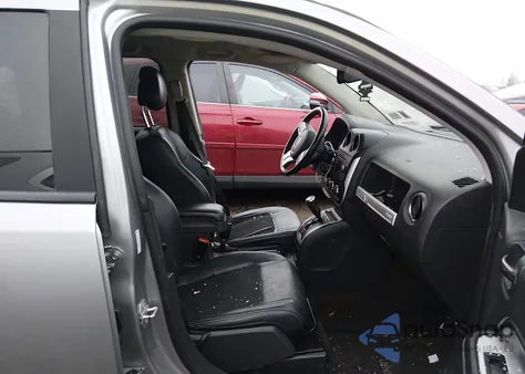 2016 Jeep Compass Latitude z USA, uszkodzony, nr VIN 1C4NJDEB3GD616556